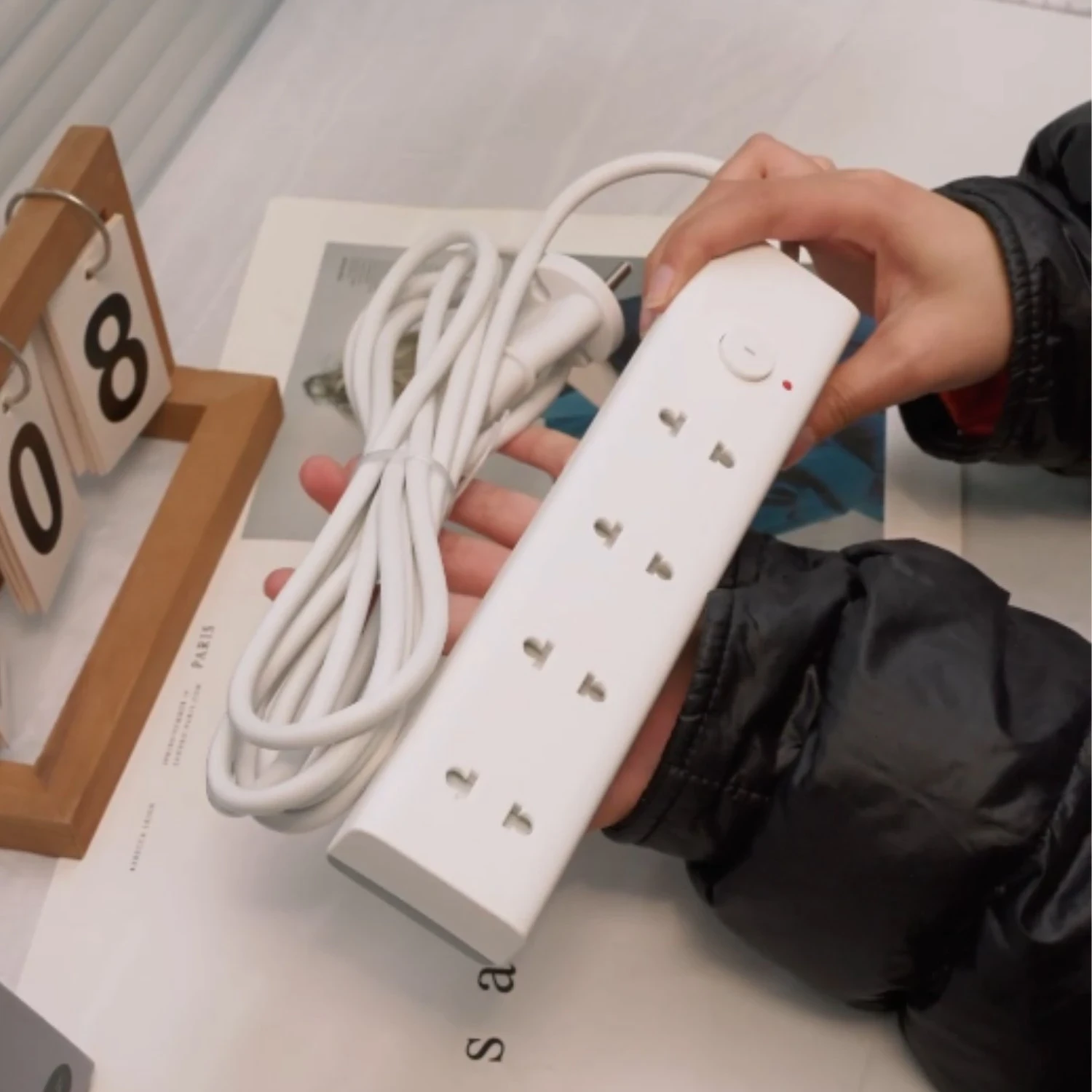 o-cam-dien-huntkey-chong-giat-chong-chay-4-o-1-cong-tac-cong-suat-2500w (3)-1768532380.webp